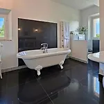 Mercedes 300 M De La Bed & Breakfast 4*