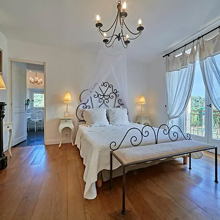 Bed & Breakfast Mercedes 300 M De La La Londe-les-Maures
