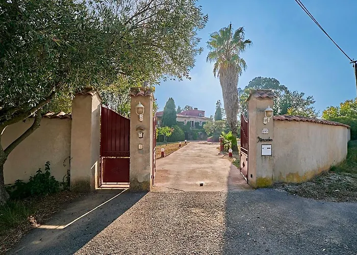 Mercedes 300 M De La Bed & Breakfast La Londe-les-Maures